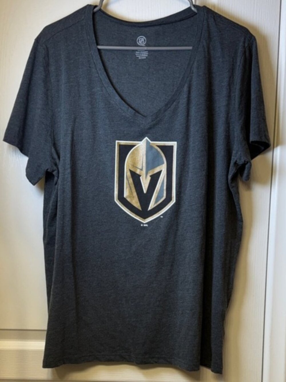 NHL Hockey Vegas Golden Knight VGK Gray V-Neck S/S Shirt Size XL EUC #SP-003